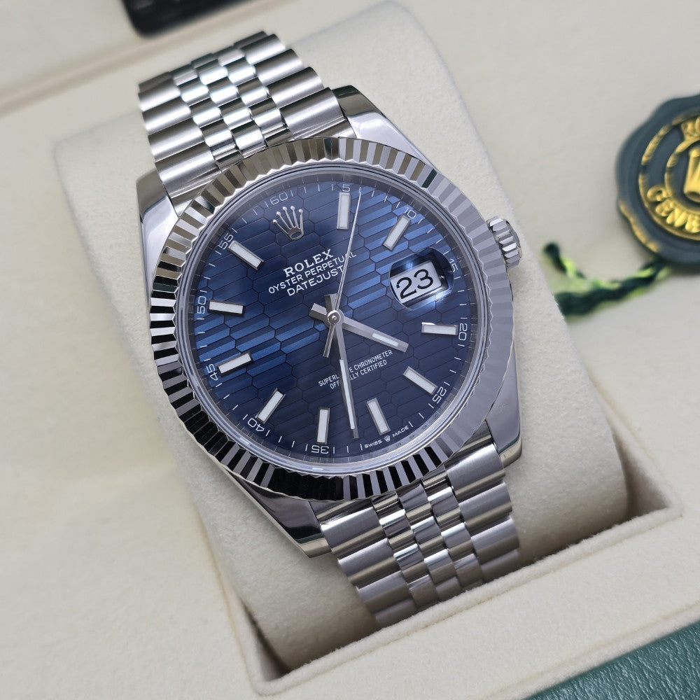 Date-just Blue motif