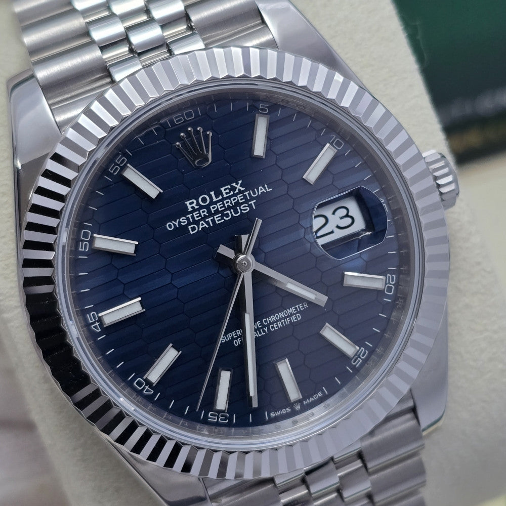 Date-just Blue motif