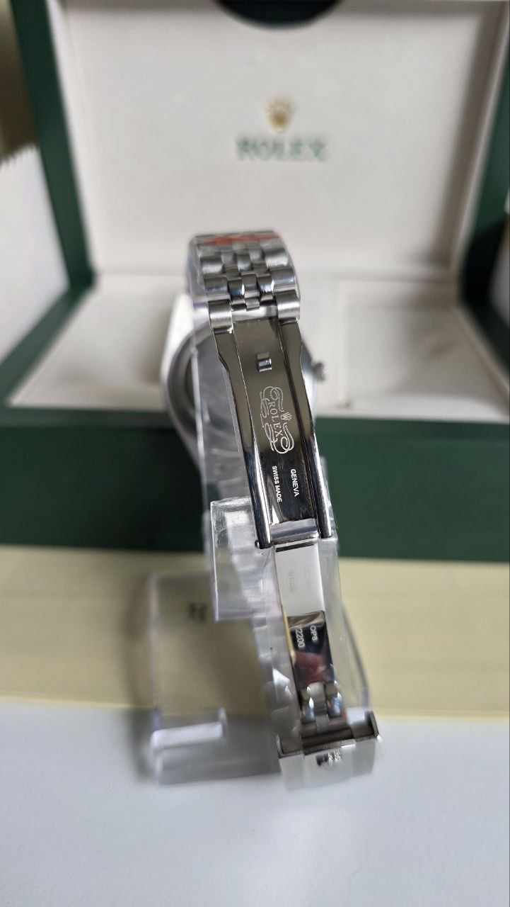 Date-just Green dial 2 millions 2000DA