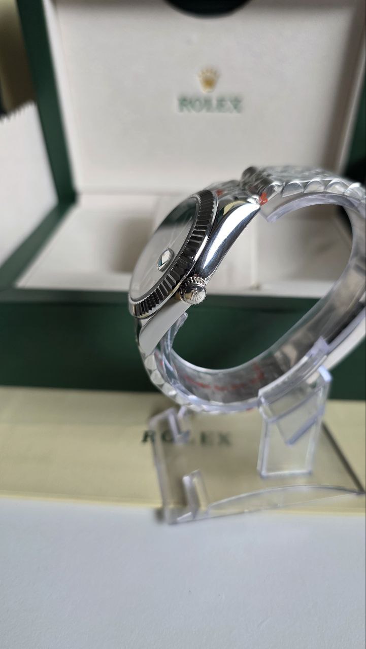 Date-just Green dial 2 millions 2000DA